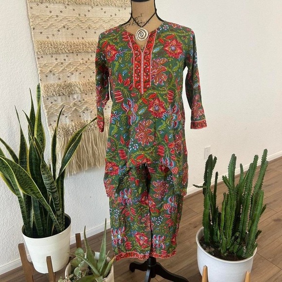 Vintage Olive Green floral paisley two piece cotton set with red accents - Picture 3 of 7